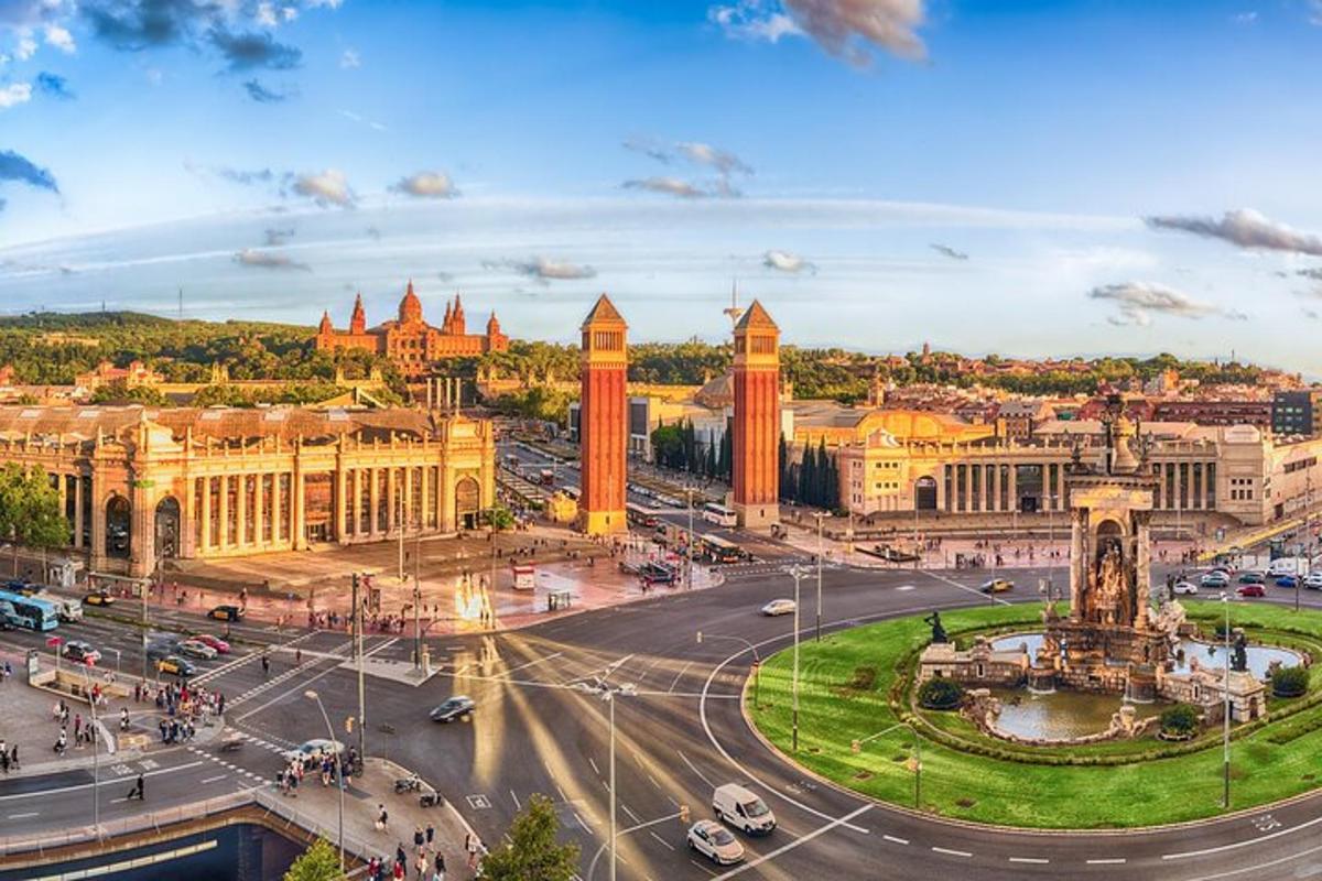 Una vista aérea de una ciudad con edificios y una calle.