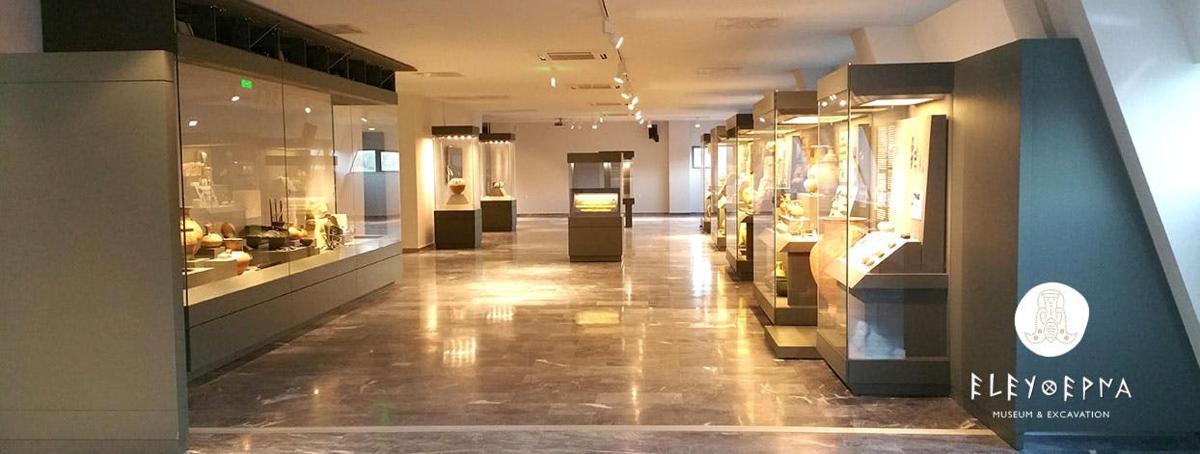 muuseumi koridor paljude väljapanekutega