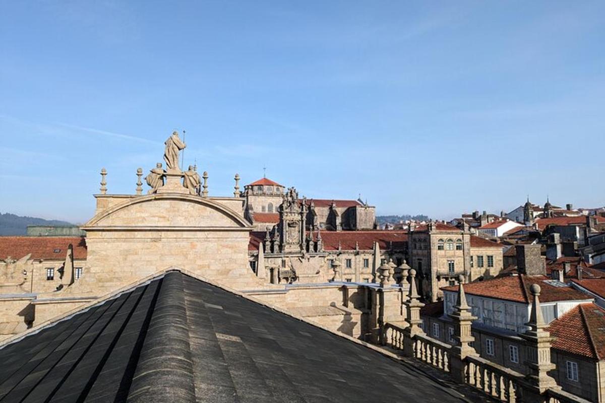 uma vista do telhado de um edifício