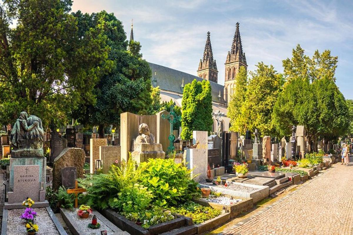 pemakaman di depan gedung dengan gereja