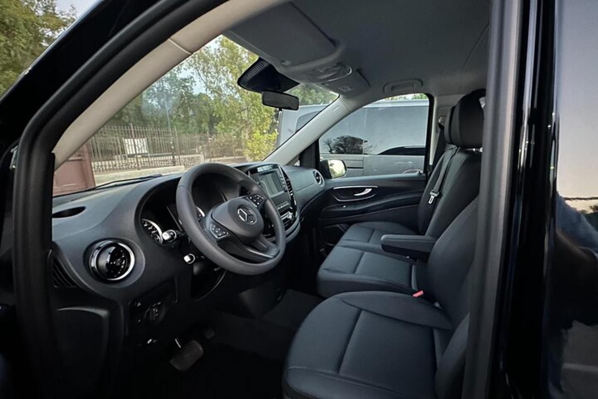 uma visão do interior de um carro