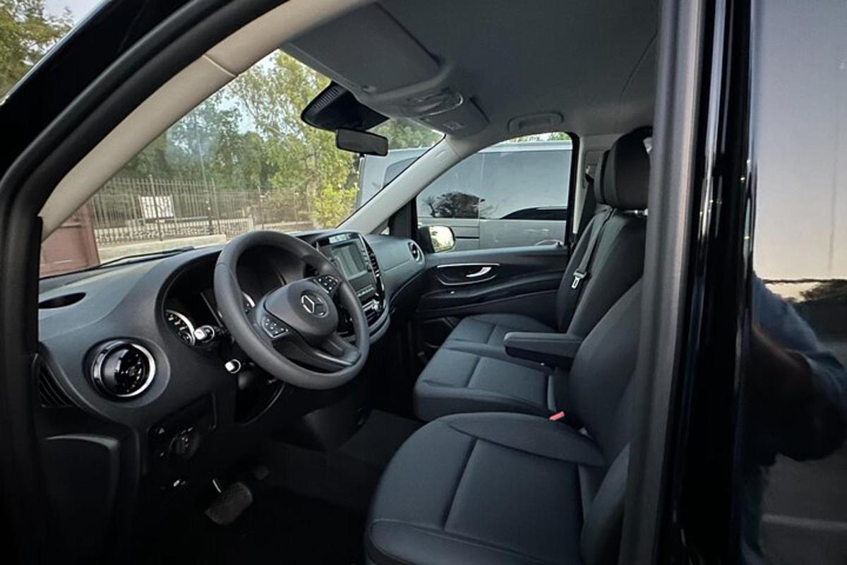 uma visão do interior de um carro