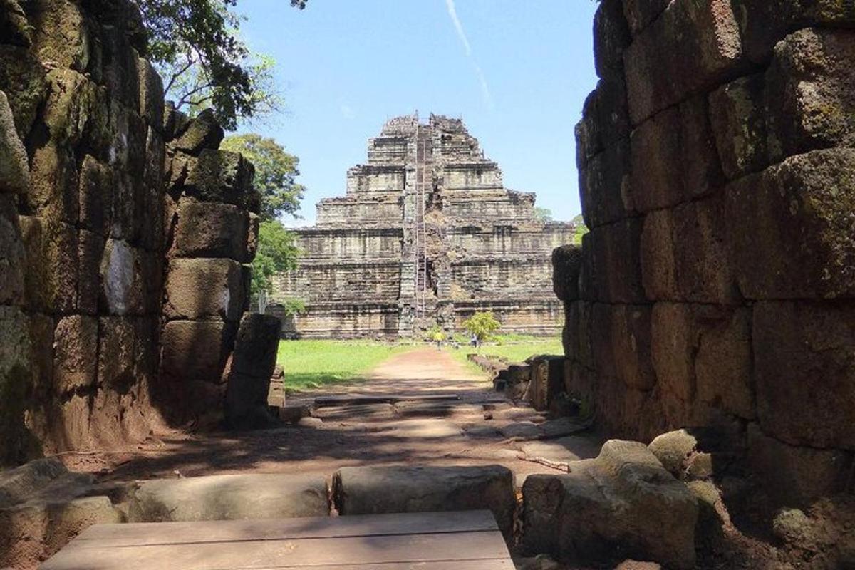 古代遺跡にある寺院の眺め