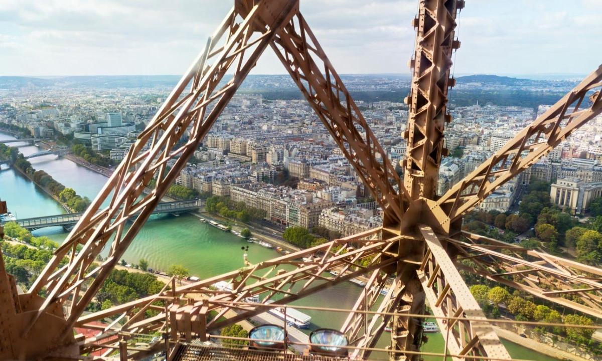 uma vista da torre eiffel