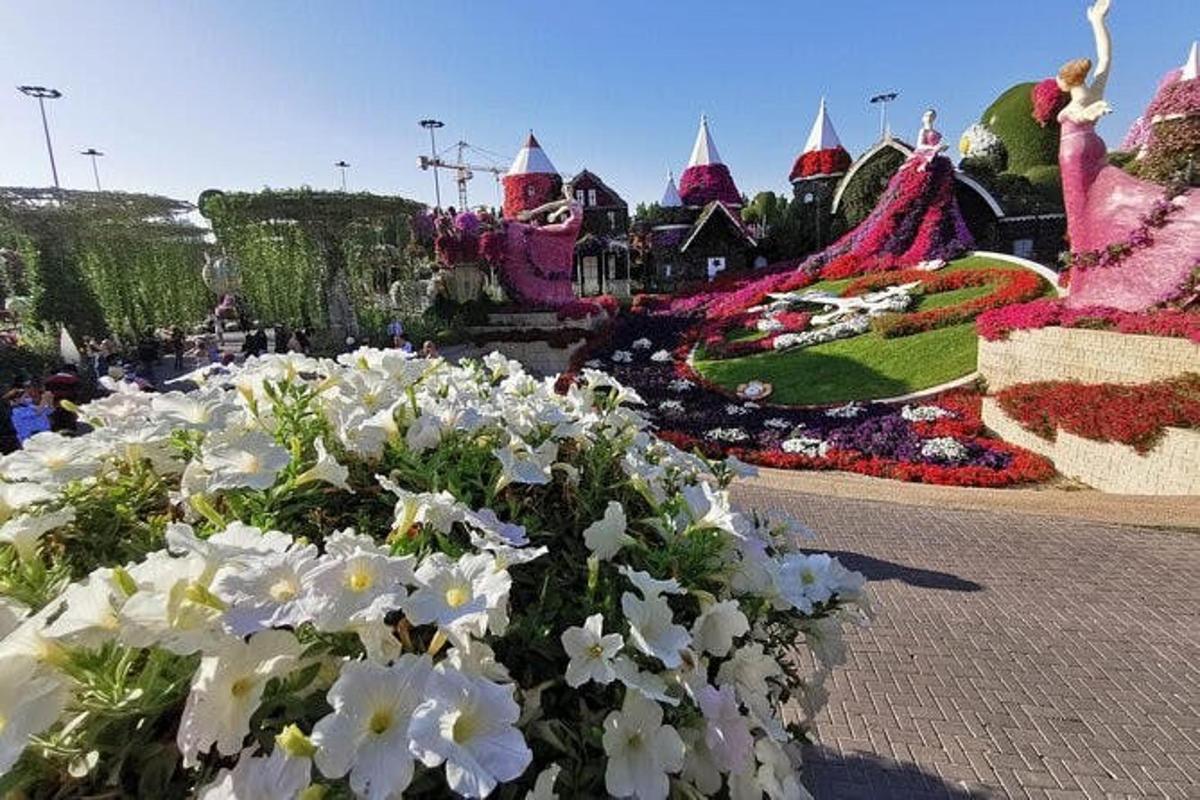 Blómasýning fyrir framan Disney-garð