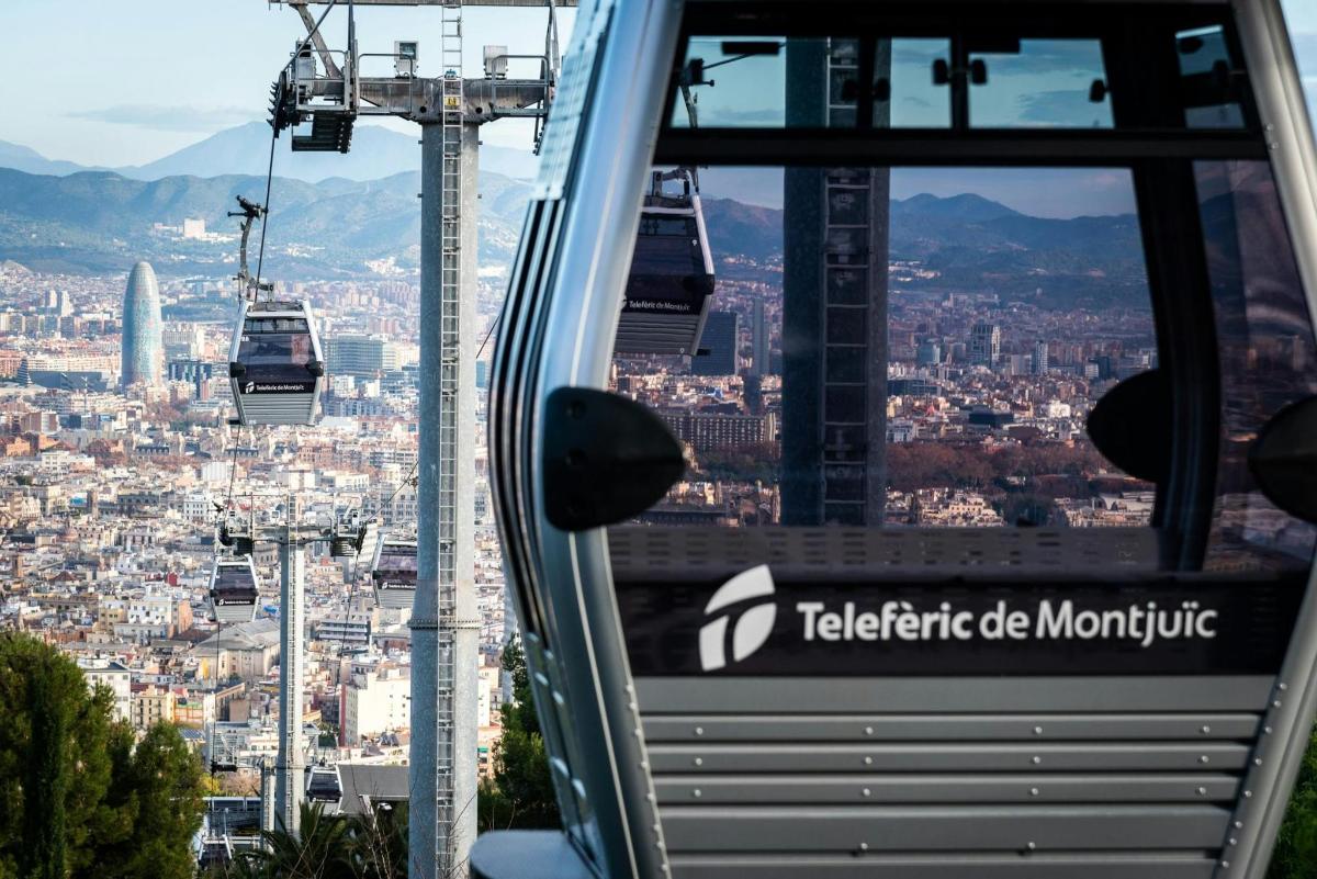una vista dall'alto di un giro in gondola in città