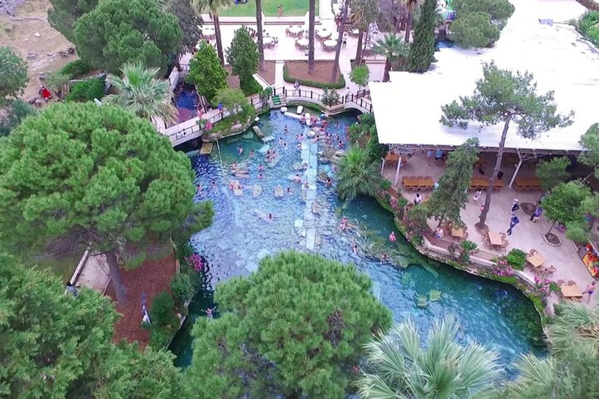 Letecký pohled na aquapark s vodopádem