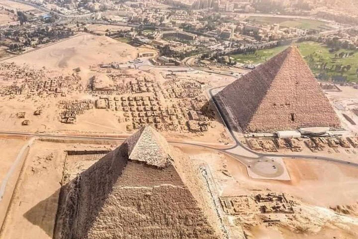 pemandangan udara piramid giza