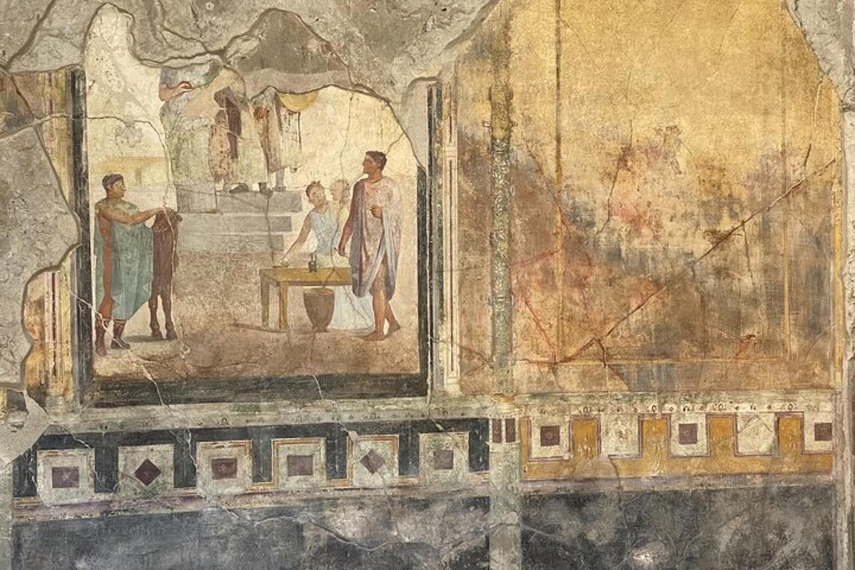 una pintura a la paret d'una habitació d'un edifici