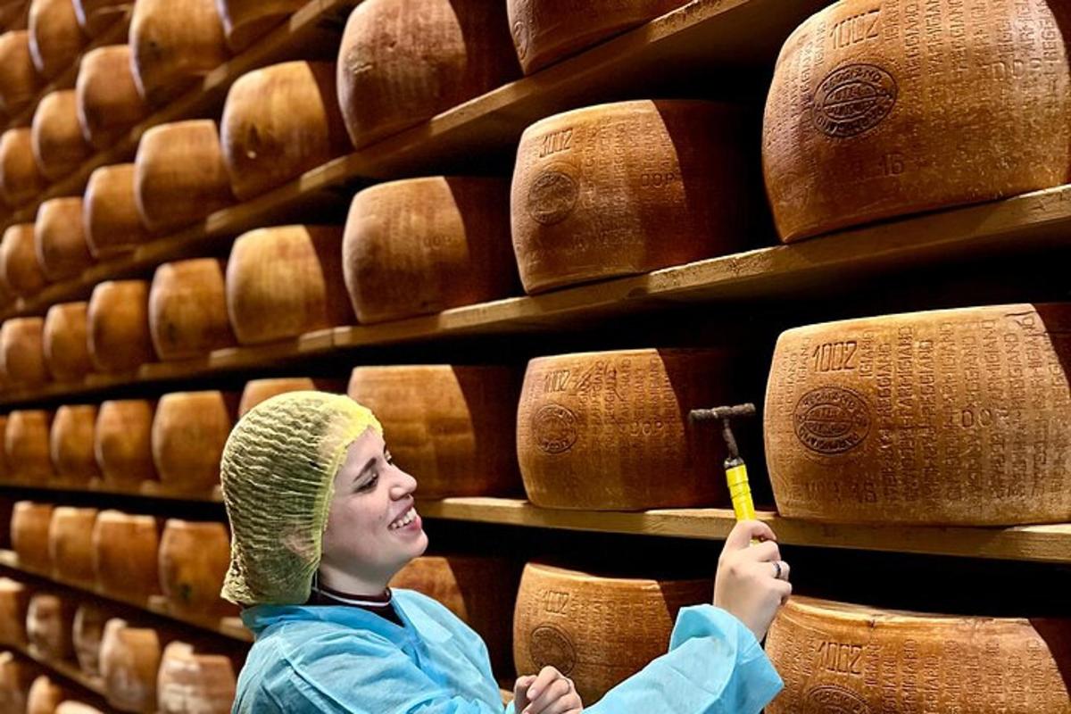 Una mujer en una panadería con un estante de quesos.
