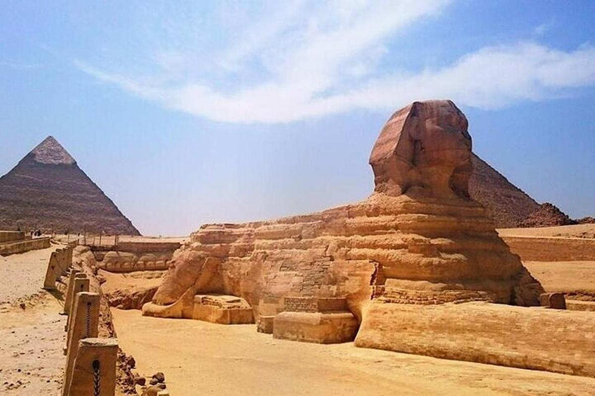 utsikt over sfinksen og pyramidene