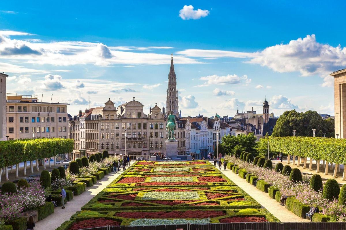 a view of a garden in a city with buildings