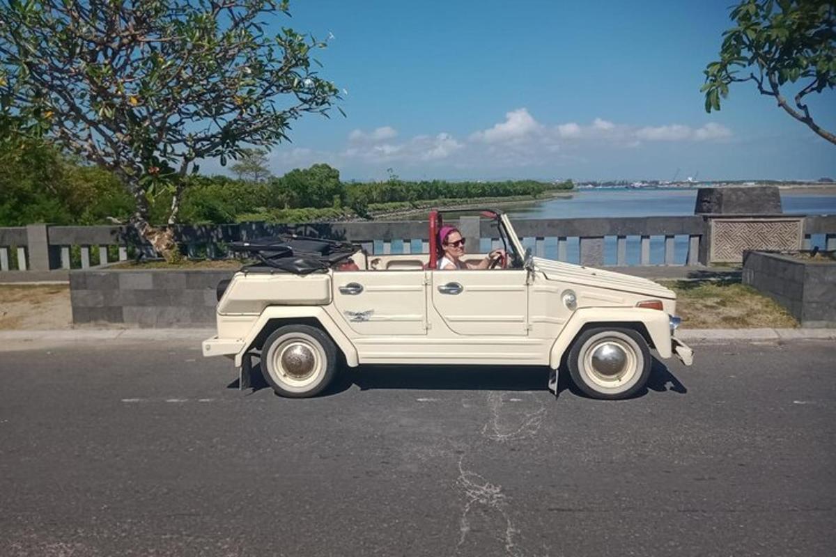 naine istub valges autos