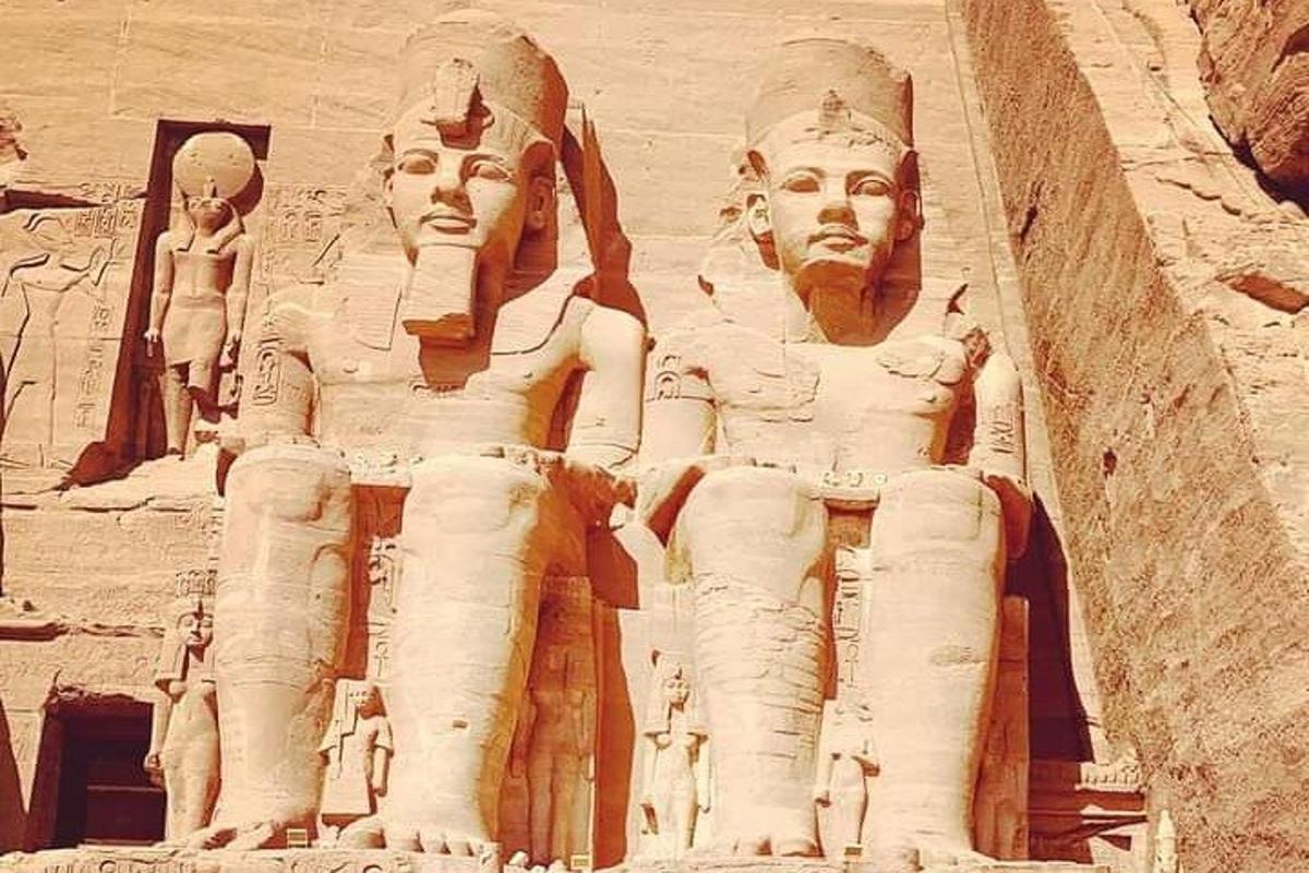 a statue of two men on the side of a building