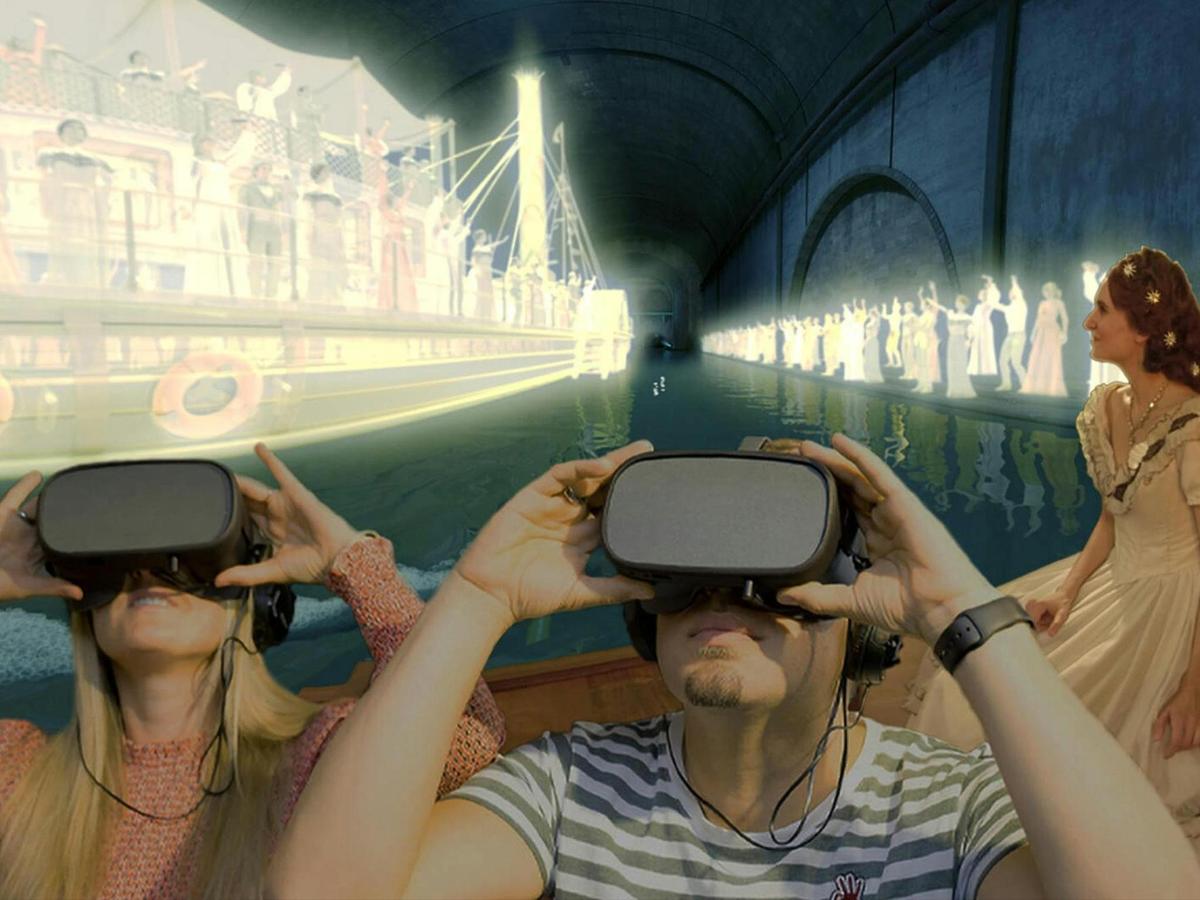 un grup de persones amb dispositius de realitat virtual al cap