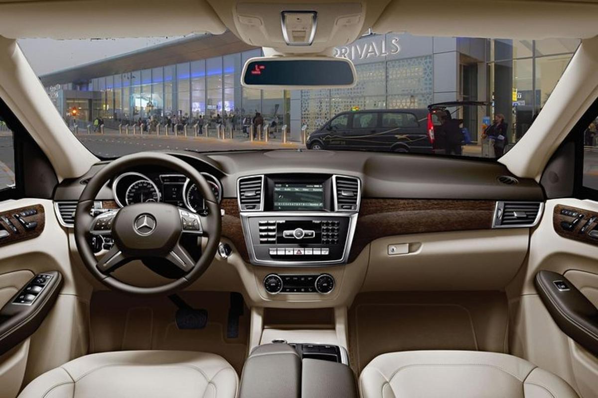 una vista de la cabina del cotxe Acedes Benz