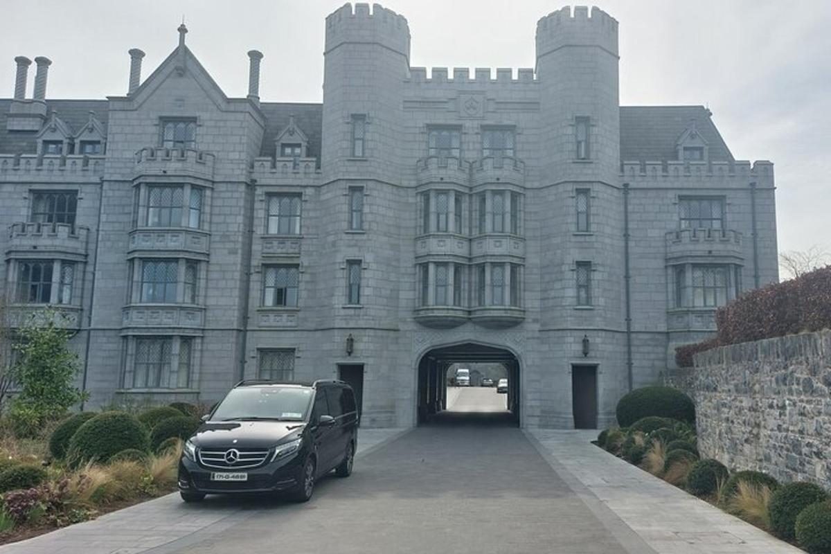 a car parked in front of a large building