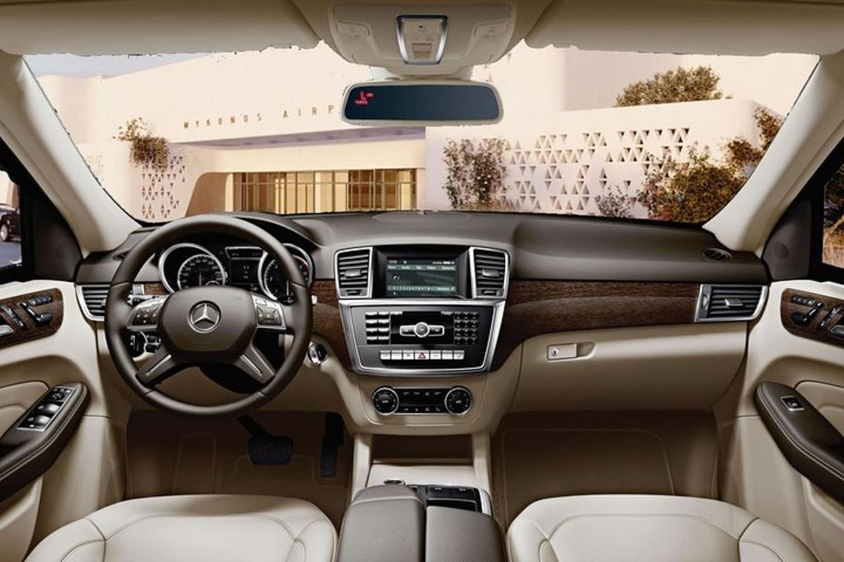 pemandangan kokpit kereta acedes benz