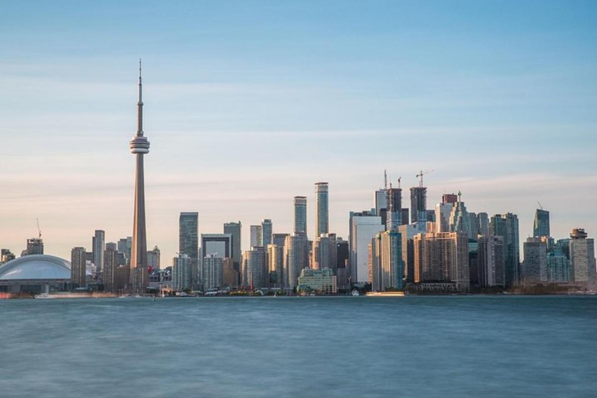Pohled na panorama Toronta z vody