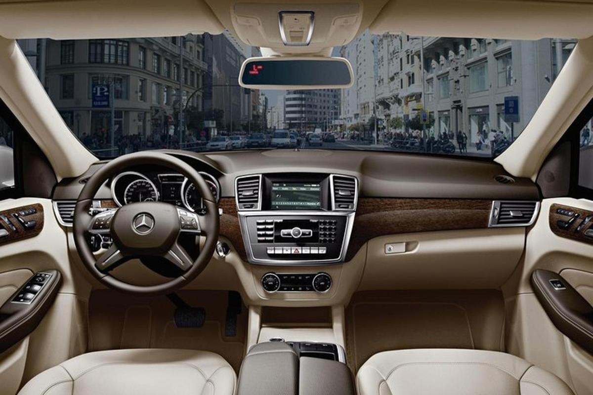 egy Acedes Benz autó műszerfalának nézete