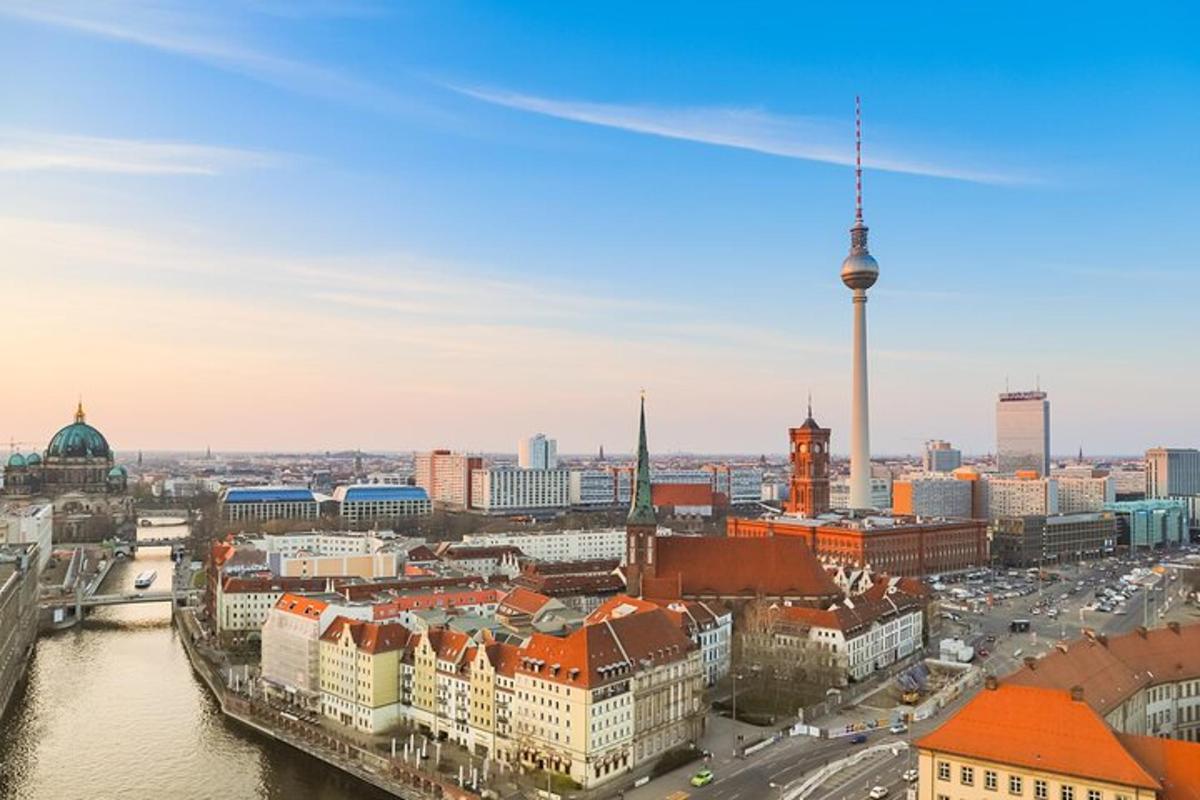 o vedere a orașului Berlin cu turnul de televiziune