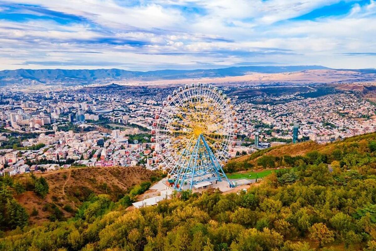 panoramsko kolo na vrhu hriba