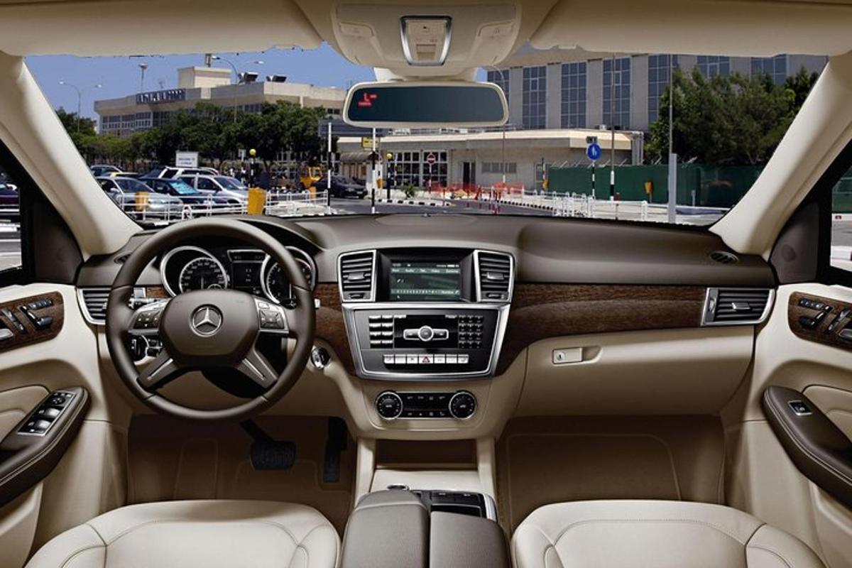 Útsýni yfir stjórnklefa Acedes Benz bíls