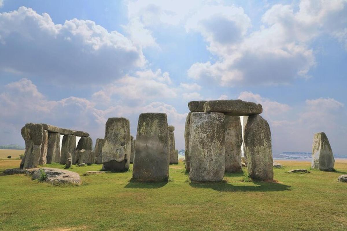 grupa formacji Stonehenge na polu