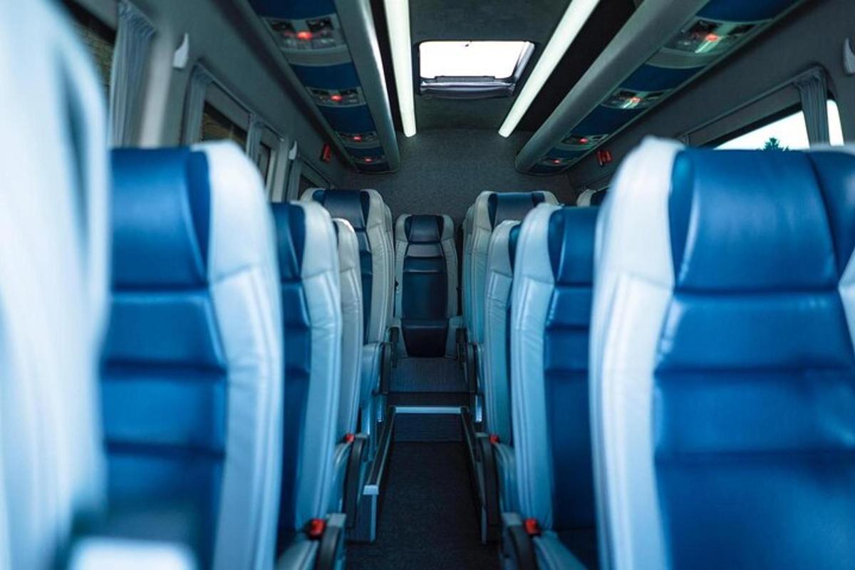 pohled do vnitřku autobusu