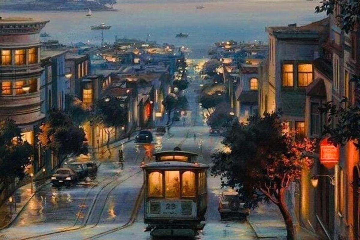 một chiếc xe điện trên đường phố vào ban đêm