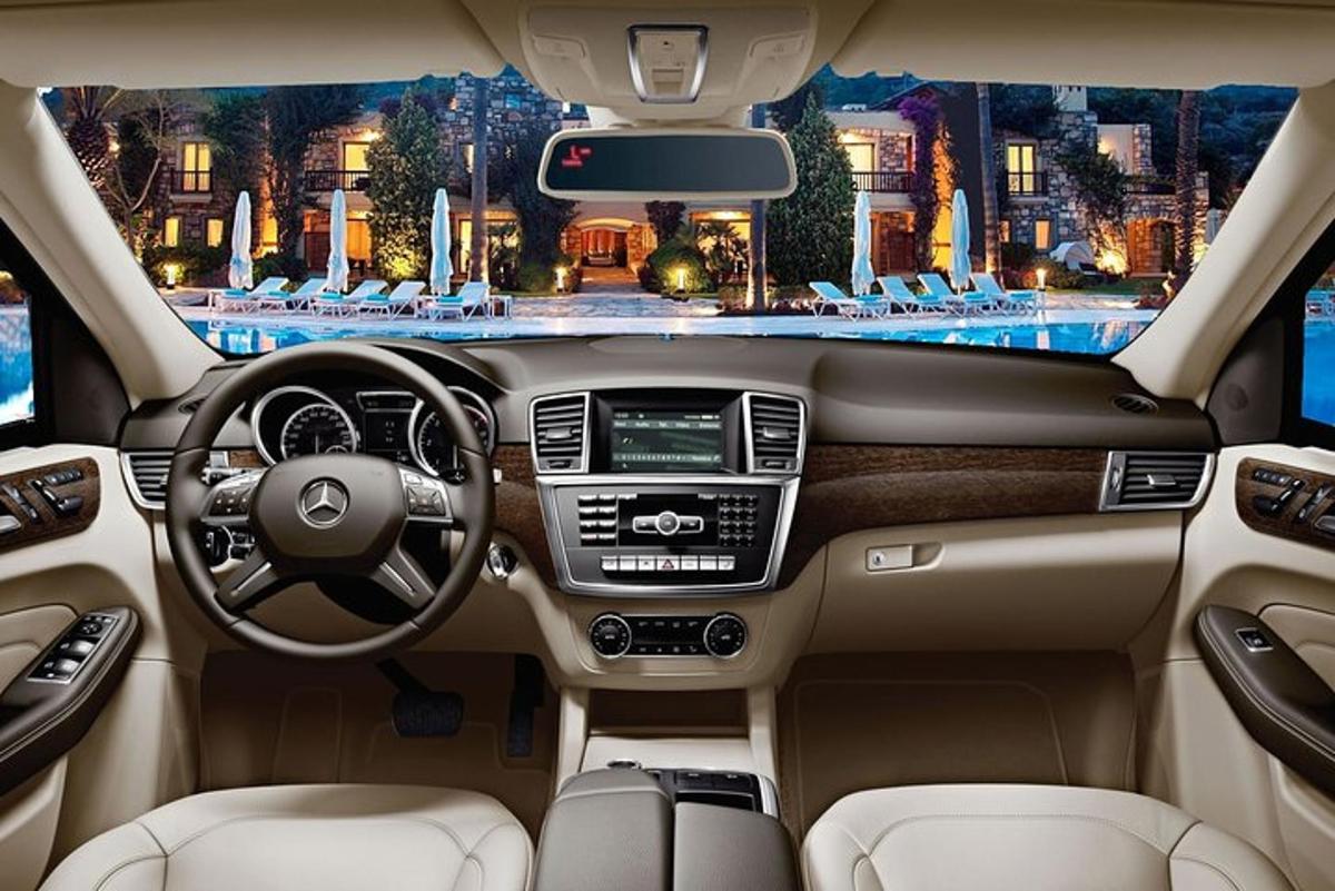 Útsýni yfir stjórnklefa Acedes Benz bíls