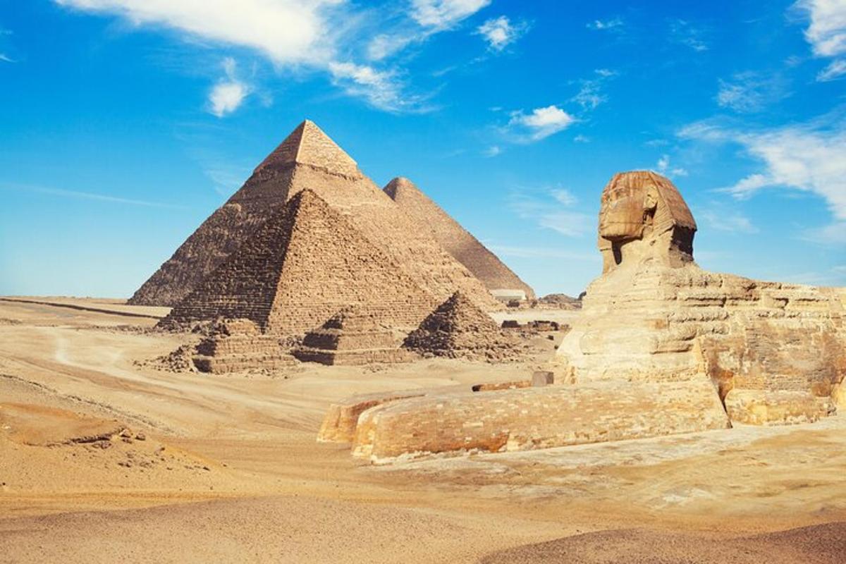obrázek pyramid v Gíze a sfingy