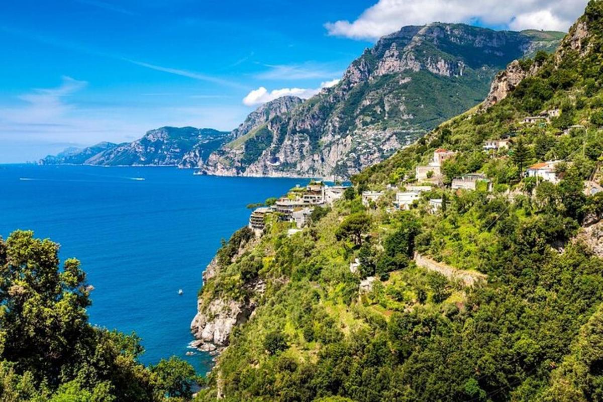 una vista de la costa amalfitana a Itàlia