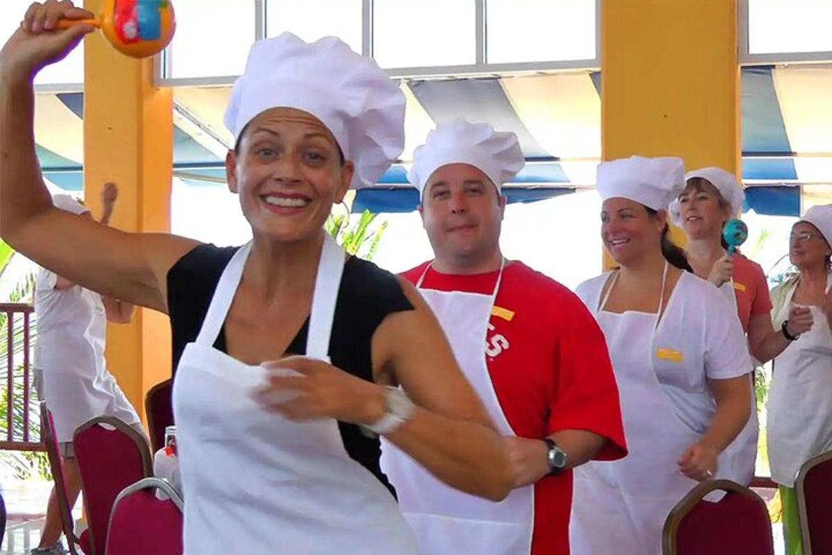 Un grupo de chefs posando para una fotografía