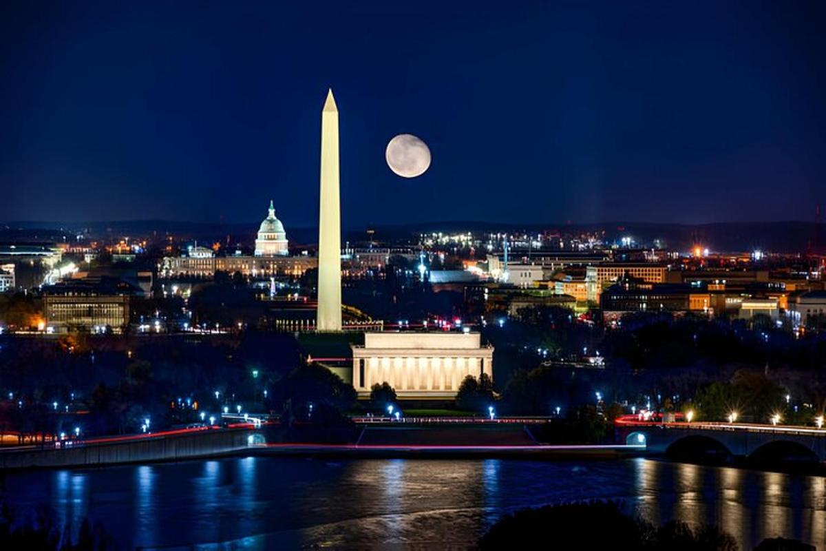 en utsikt over Washington-monumentet om natten