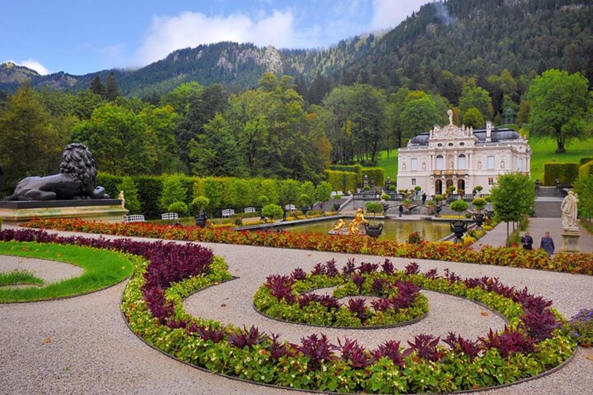 a garden with flowers in front of a building