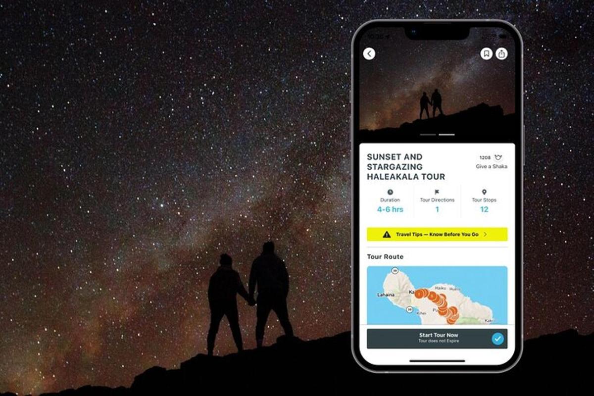 mobilní telefon s obrázkem dvou lidí procházejících se pod hvězdami