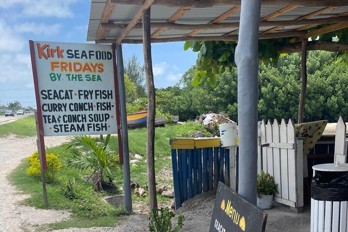 Un cartel para un kilt mariscos viernes junto al mar