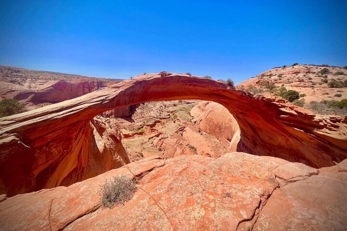 an arch in a rock formation in the desert