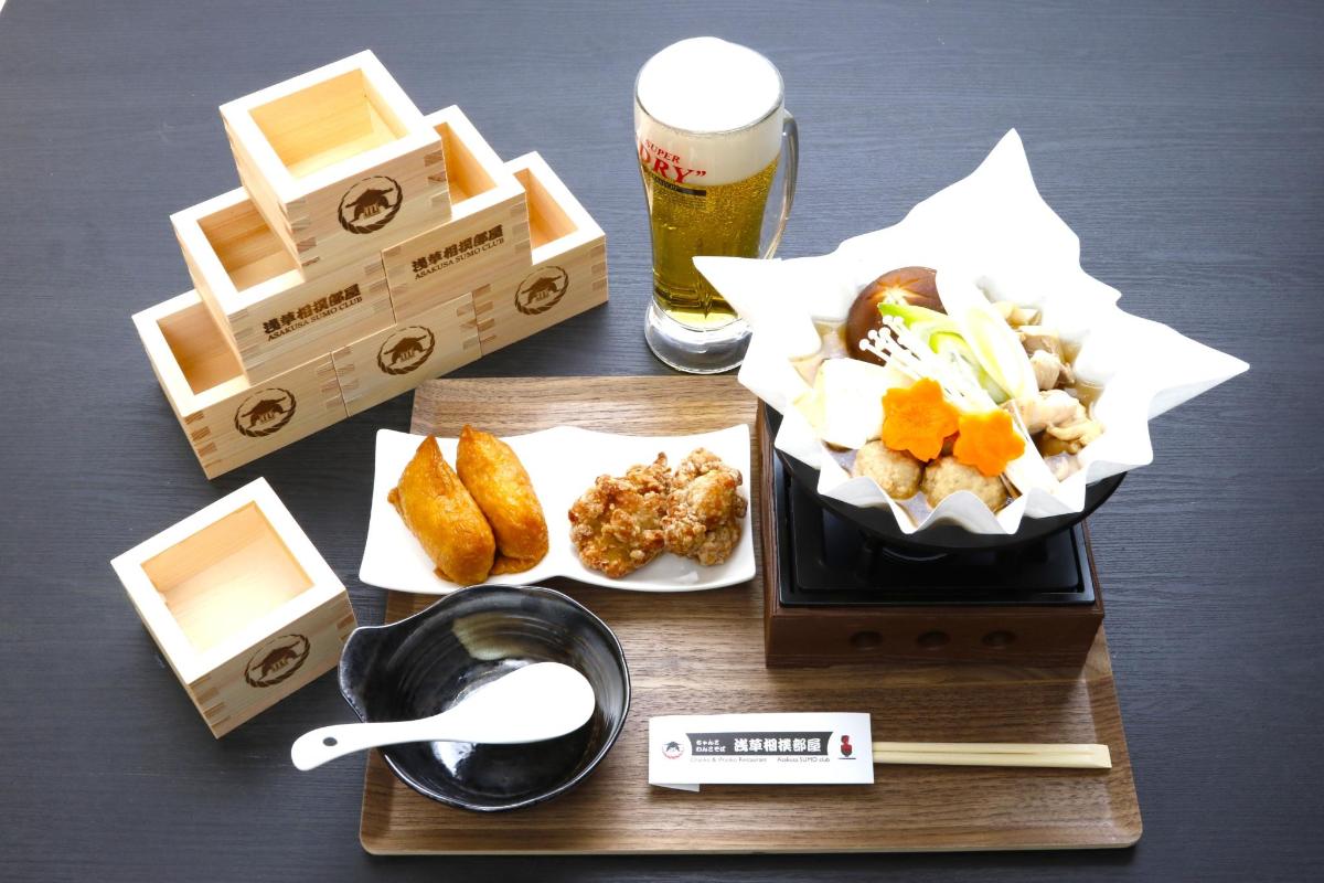 a table topped with a tray of food and a drink