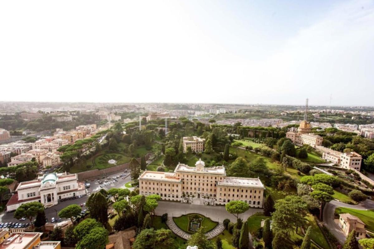 una vista del palazzo di Versailles dalla cima dell'edificio