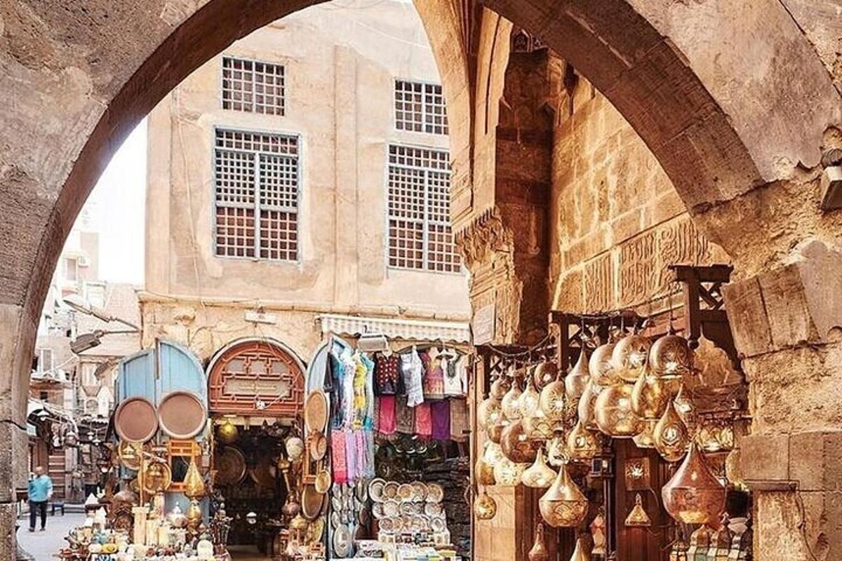ตลาดที่มีร้านค้ามากมายในอาคาร