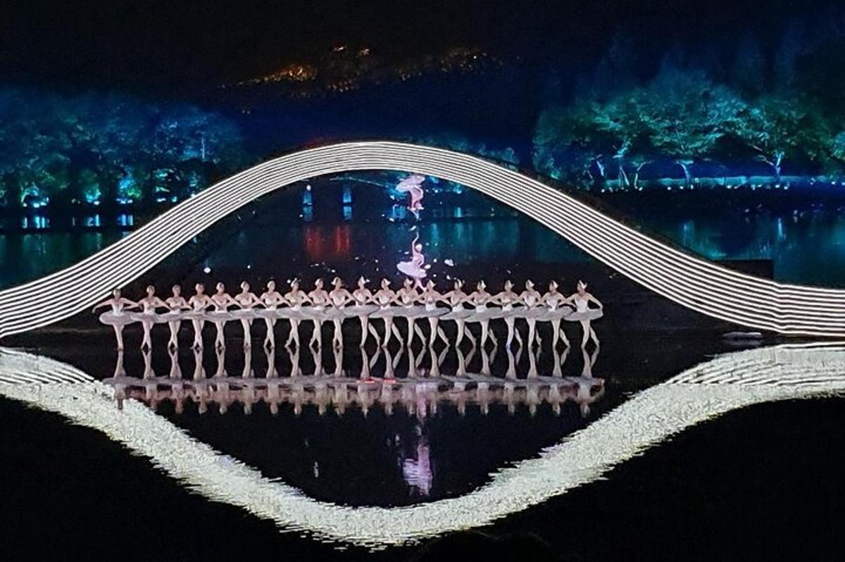 夜晚的水桥