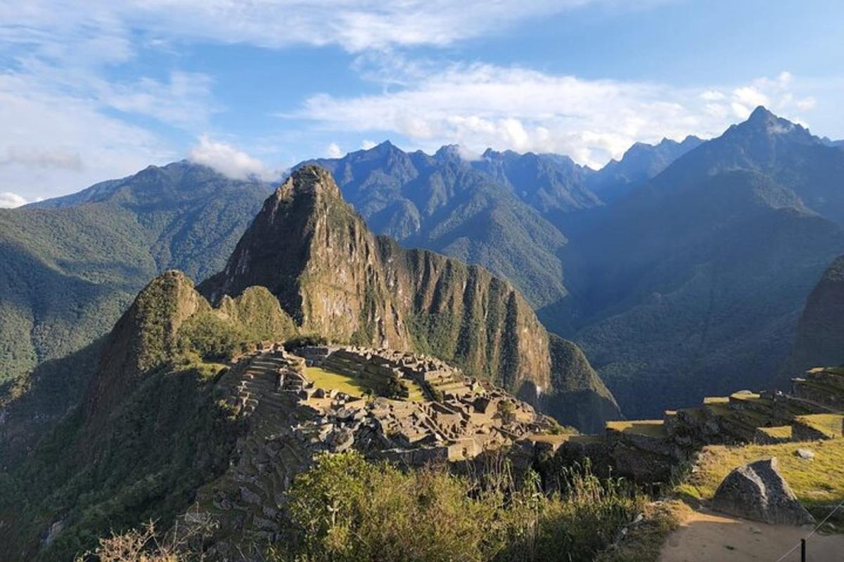 pemandangan banjaran gunung dengan latar belakang gunung