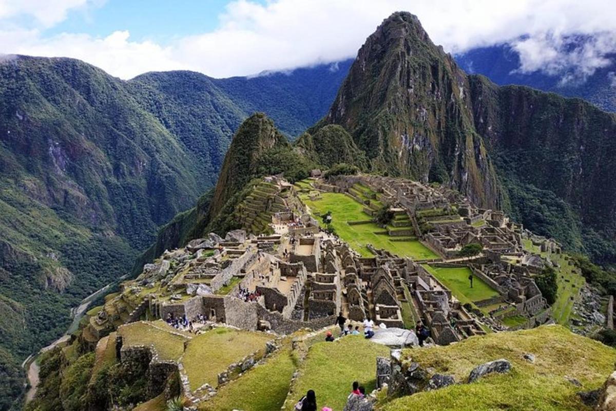 ein Blick auf Machu Picchu vom Gipfel eines Berges