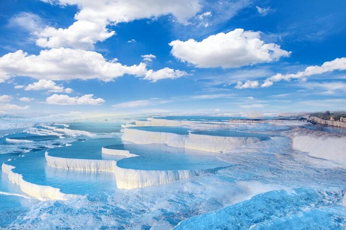 pemandangan udara tasik Iceland dengan bongkah ais