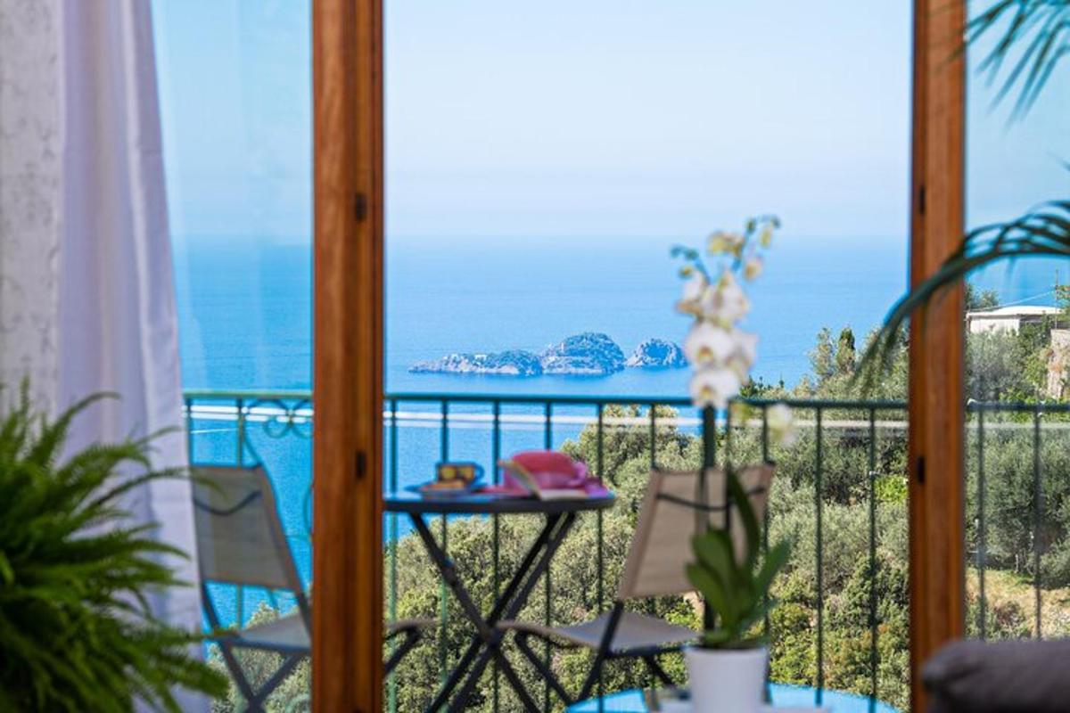 balkon s výhledem na oceán
