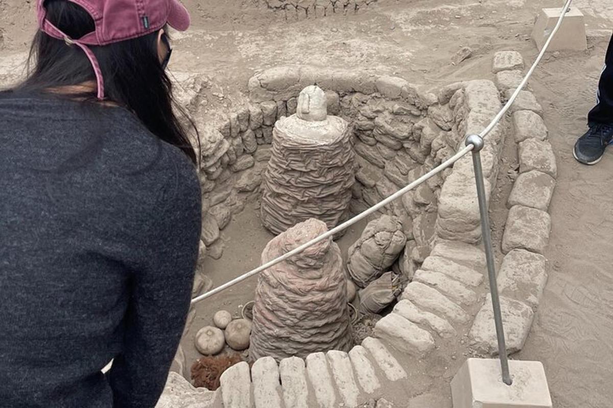 isang babaeng nakatayo sa tabi ng sand sculpture