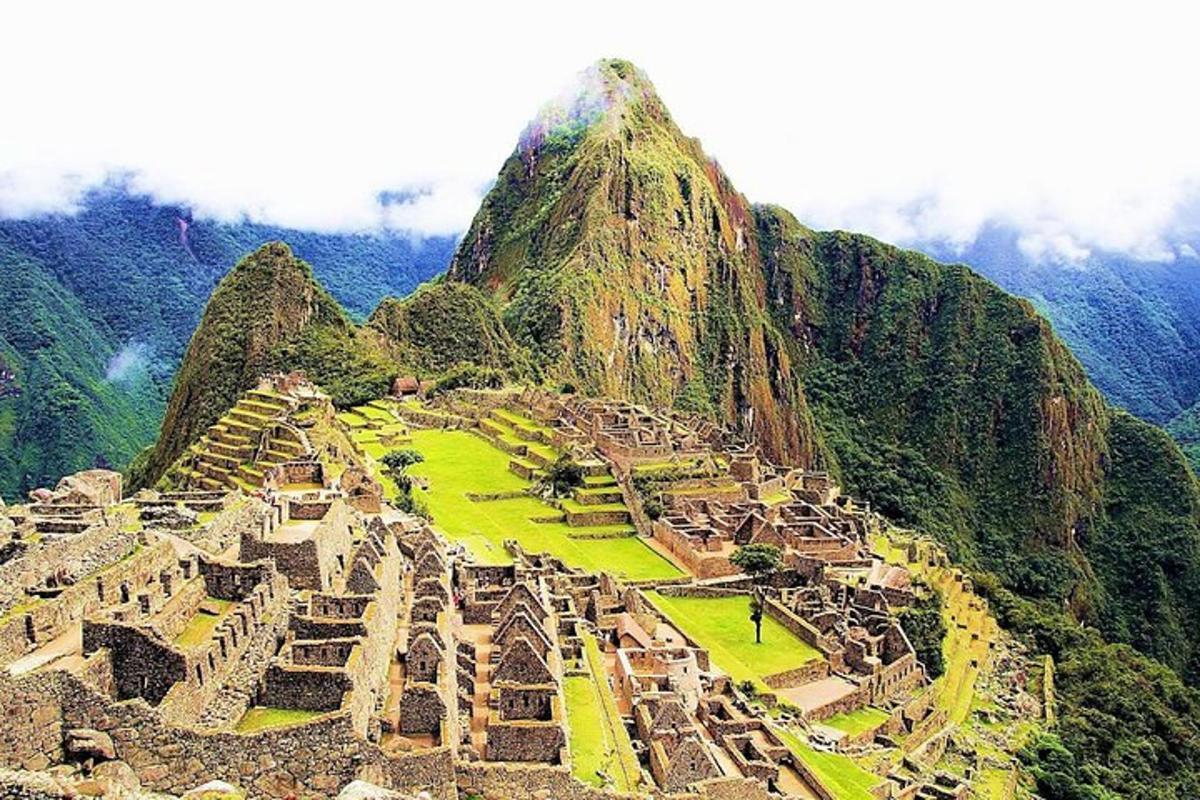 una vista de la muntanya Machu Picchu