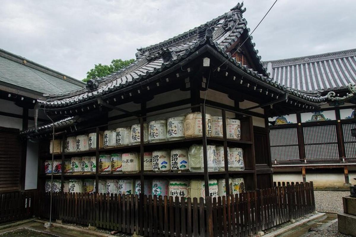 un edificio con un mucchio di eki